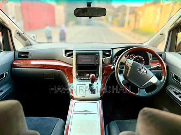 Toyota Vellfire 2010 White