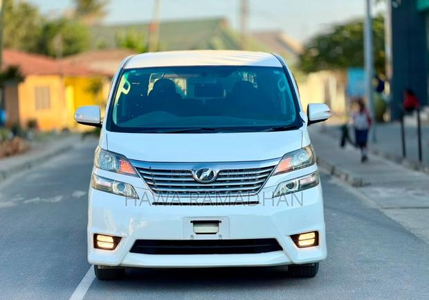 Toyota Vellfire 2010 White