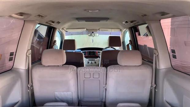 Toyota Noah 2016 Silver