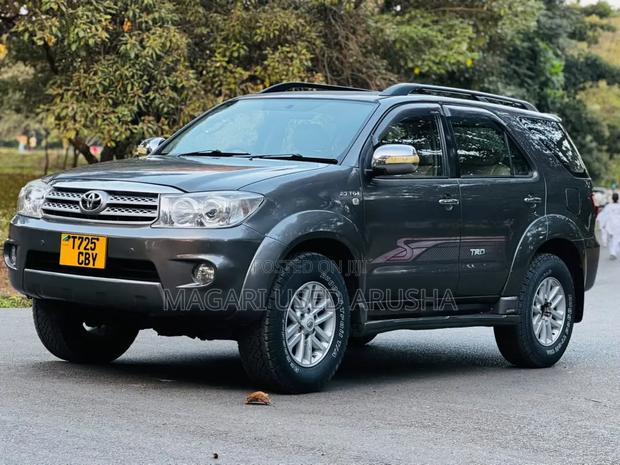 Toyota Fortuner 2009 Gray