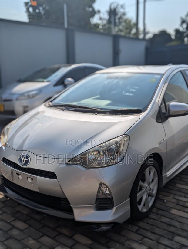 Toyota Aqua 2012 Silver