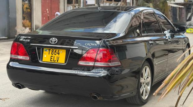 Toyota Crown Royale 2005 Black