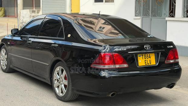 Toyota Crown Royale 2005 Black