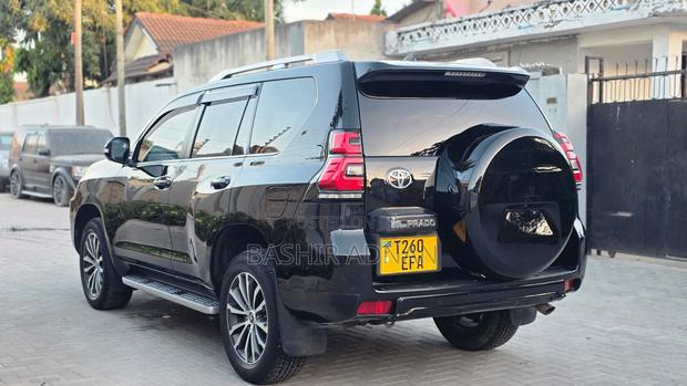 Toyota Land Cruiser Prado 2.8 2020 Black