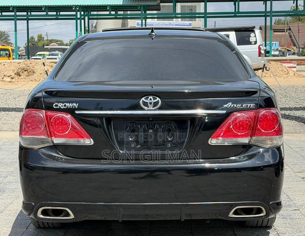 Toyota Crown 2011 Black