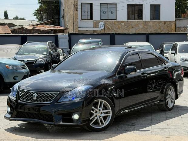 Toyota Crown 2011 Black