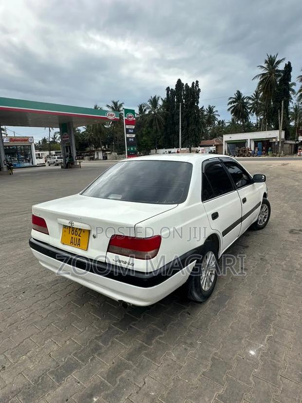 Toyota Carina 2000 Pearl