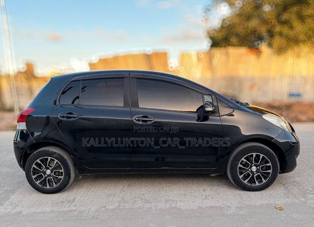 Toyota Vitz 2005 Black