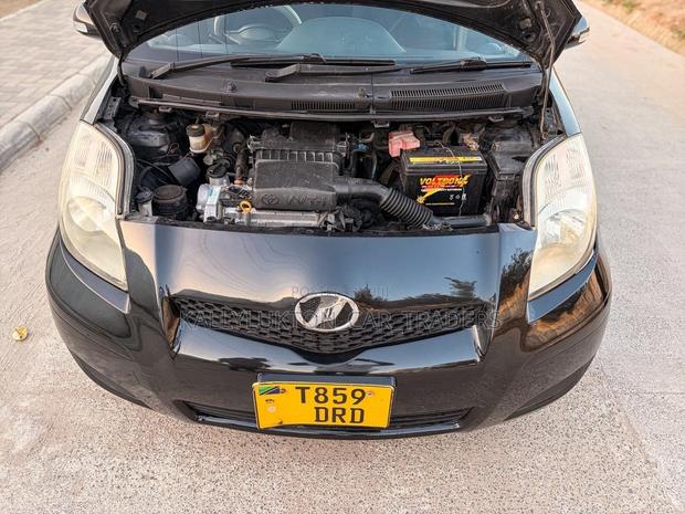 Toyota Vitz 2005 Black