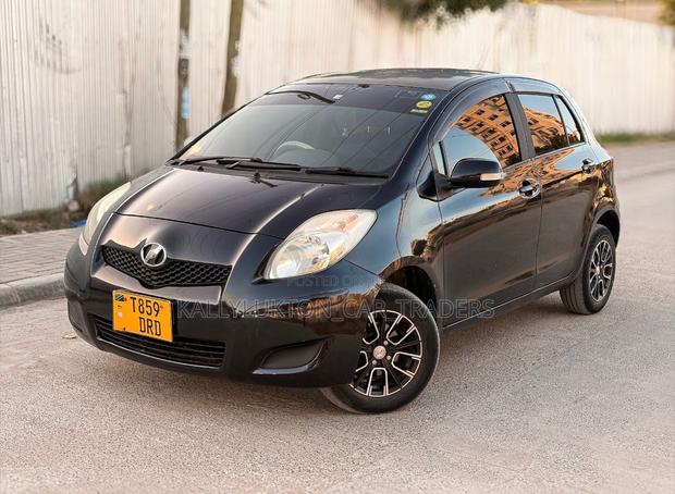 Toyota Vitz 2005 Black
