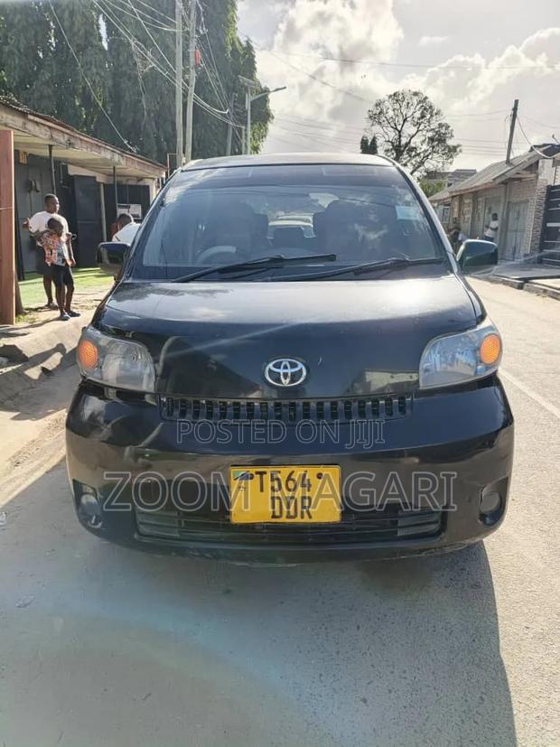 Toyota Porte 2004 Black