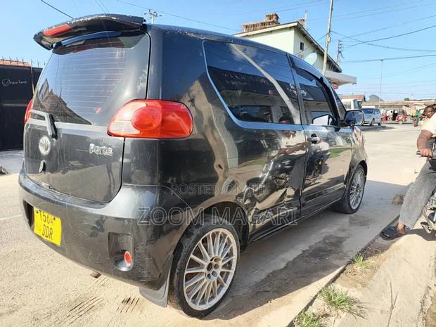 Toyota Porte 2004 Black