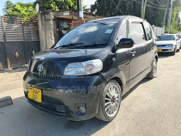 Toyota Porte 2004 Black