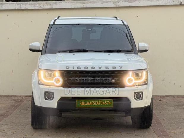 Land Rover Discovery 2016 White