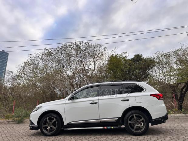 Mitsubishi Outlander 2016 White