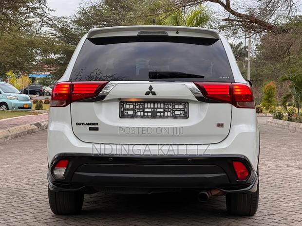 Mitsubishi Outlander 2016 White