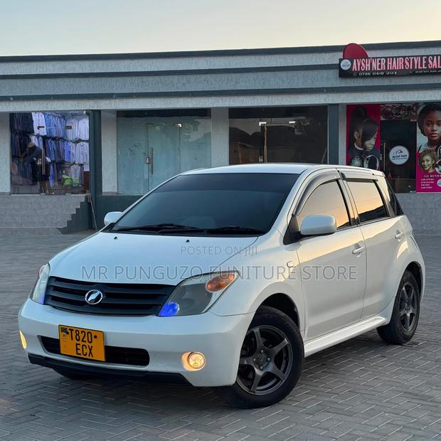 Toyota IST 2006 White