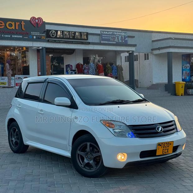 Toyota IST 2006 White