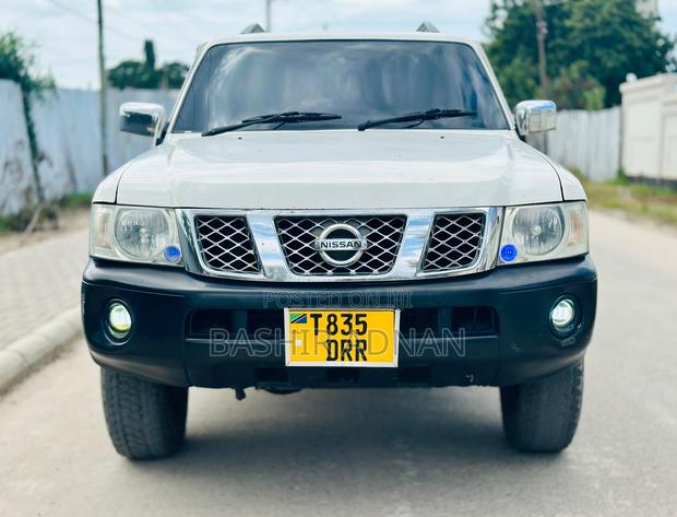 Nissan Patrol 2006 White