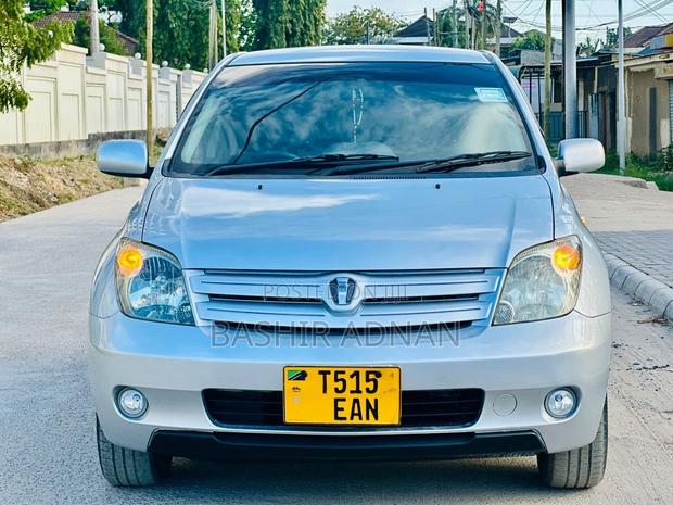 Toyota IST 2003 Silver