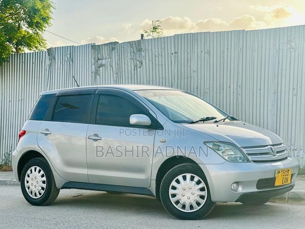 Toyota IST 2003 Silver