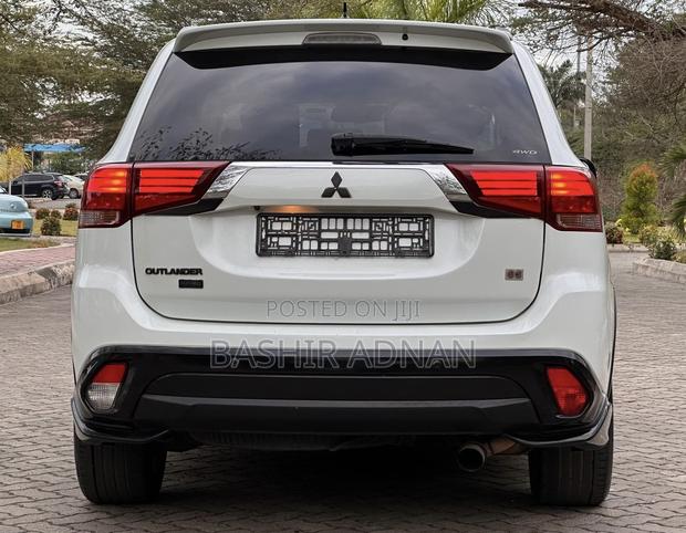 Mitsubishi Outlander 2016 White