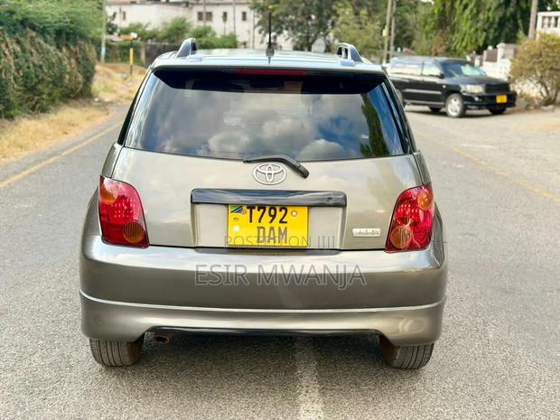 Toyota IST 2004 Beige