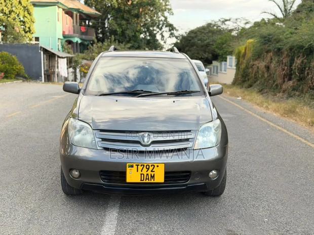 Toyota IST 2004 Beige