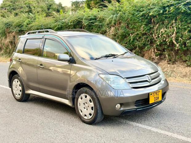 Toyota IST 2004 Beige