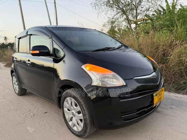 Toyota Ractis 2008 Black