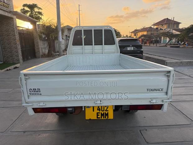 Toyota TownAce 2004 White
