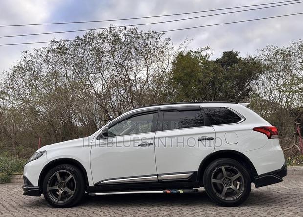 Mitsubishi Outlander 2016 Pearl