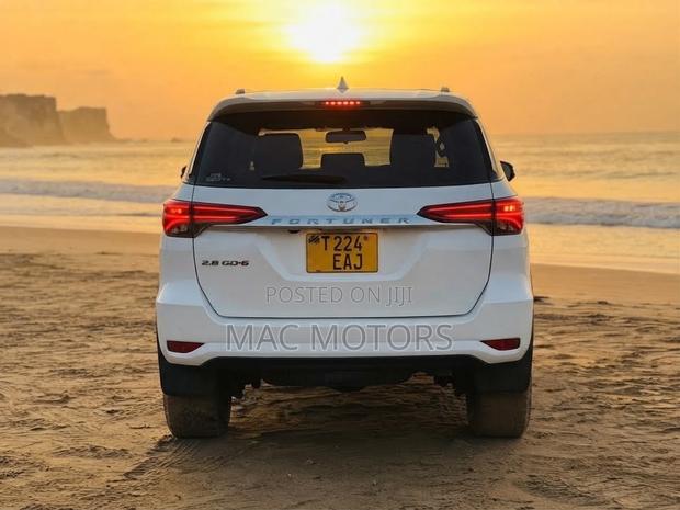 Toyota Fortuner 2.8 D AWD 2022 White