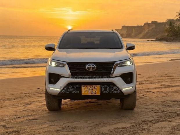 Toyota Fortuner 2.8 D AWD 2022 White