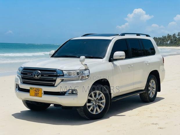 Toyota Land Cruiser 4.5 V8 VXR 2018 White