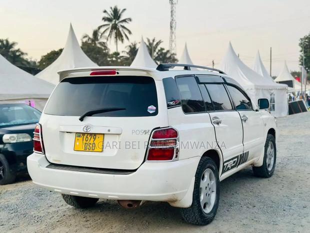 Toyota Kluger 2005 White