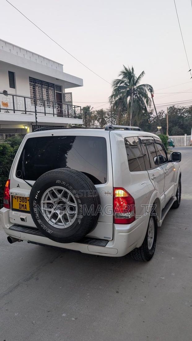 Mitsubishi Pajero 2005 White