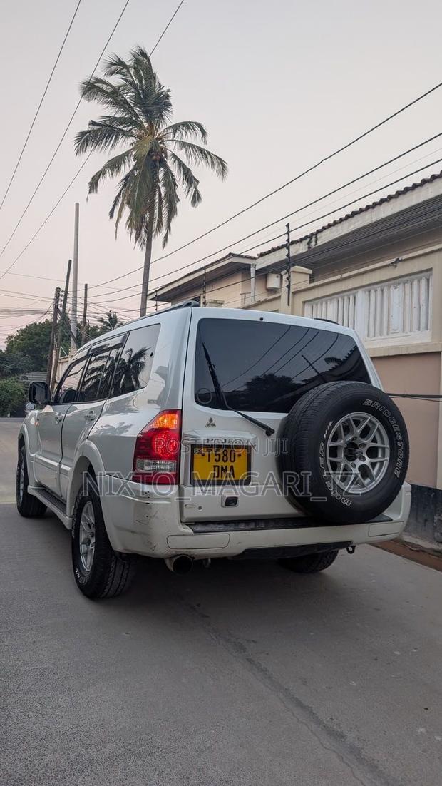 Mitsubishi Pajero 2005 White
