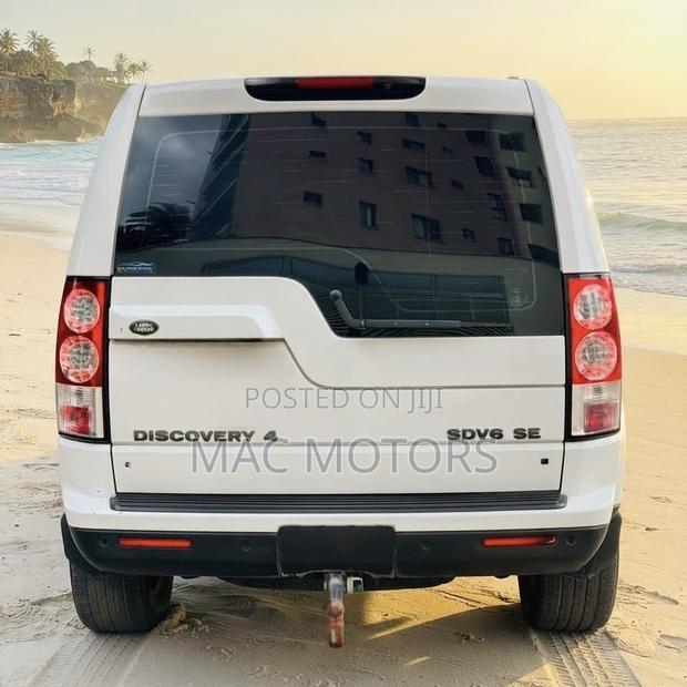 Land Rover Discovery 2014 White