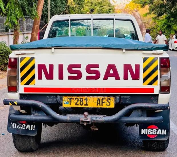 Nissan Hardbody 2007 Pearl