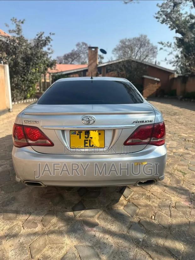 Toyota Crown 2015 Silver