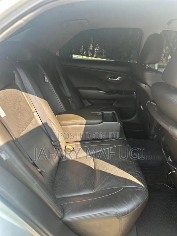 Toyota Crown 2015 Silver