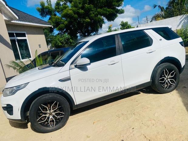 Land Rover Discovery 2015 White
