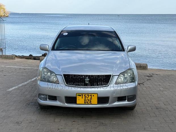 Toyota Crown 2006 Silver