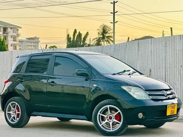 Toyota IST 2004