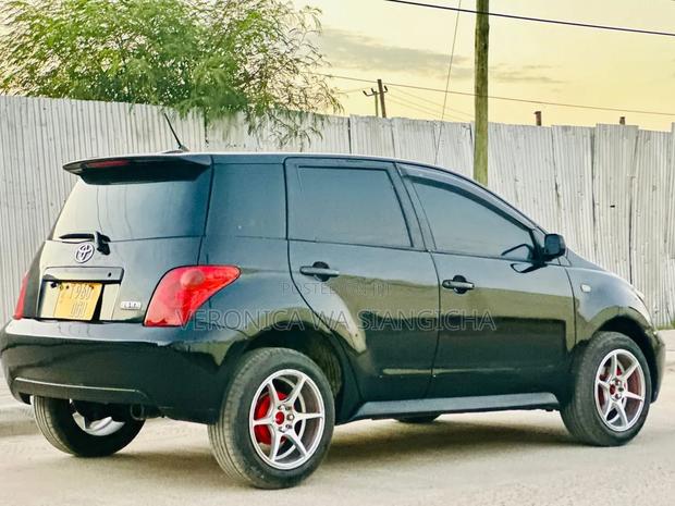 Toyota IST 2004