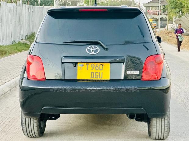 Toyota IST 2004