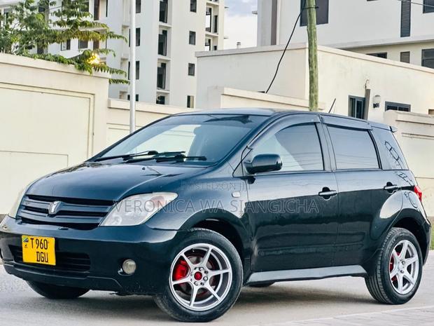 Toyota IST 2004