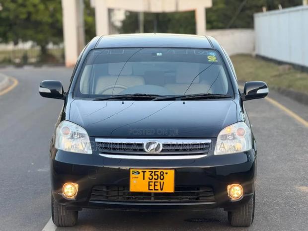 Toyota Raum 2011 Black