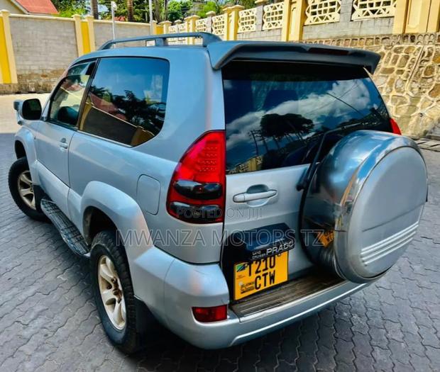 Toyota Land Cruiser Prado 2005 Silver